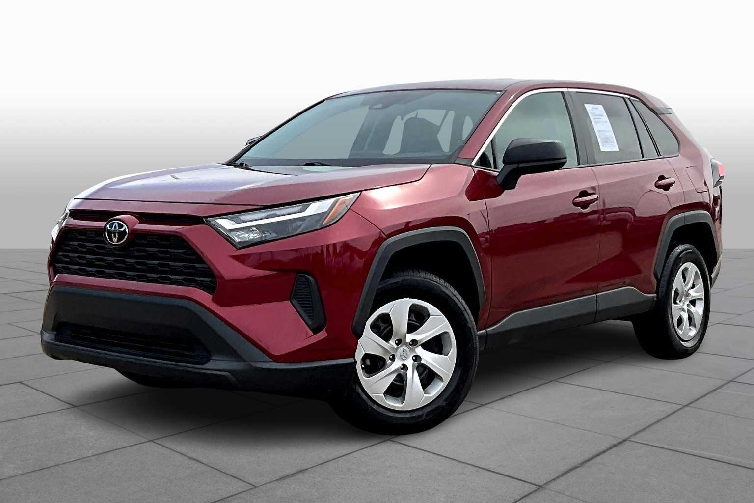 2023 Toyota RAV4 LE's photo