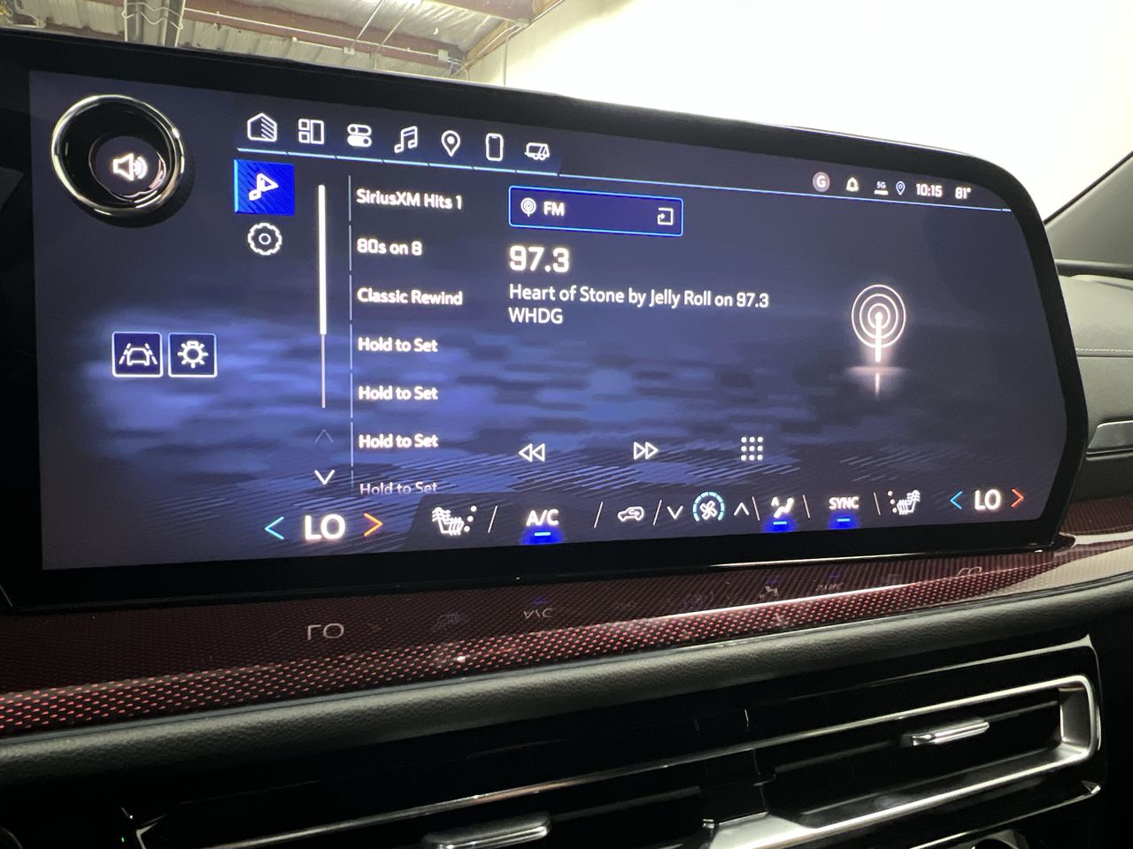 2025 Chevrolet Traverse Z71 photo 12