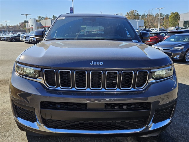 2025 Jeep Grand Cherokee Laredo photo 2