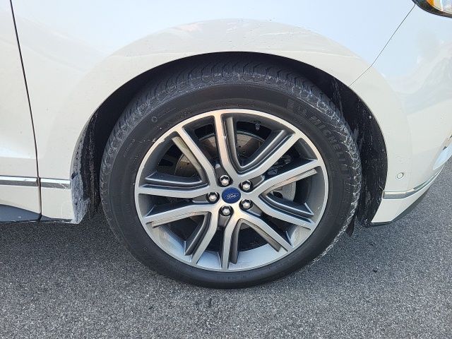 2019 Ford Edge Titanium photo 15