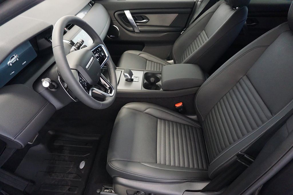 2025 Land Rover Discovery Sport SE photo 17