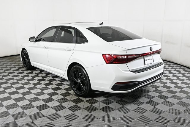 2025 Volkswagen Jetta 1.5T SE photo 4