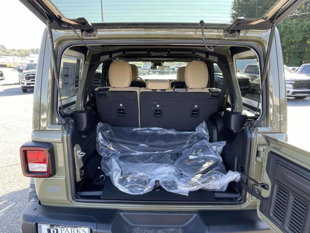 2025 Jeep Wrangler Willys 4xe photo 36
