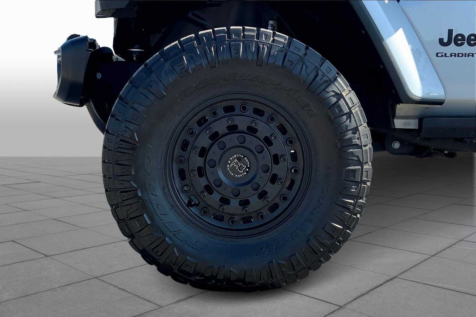 2022 Jeep Gladiator Willys Sport photo 10