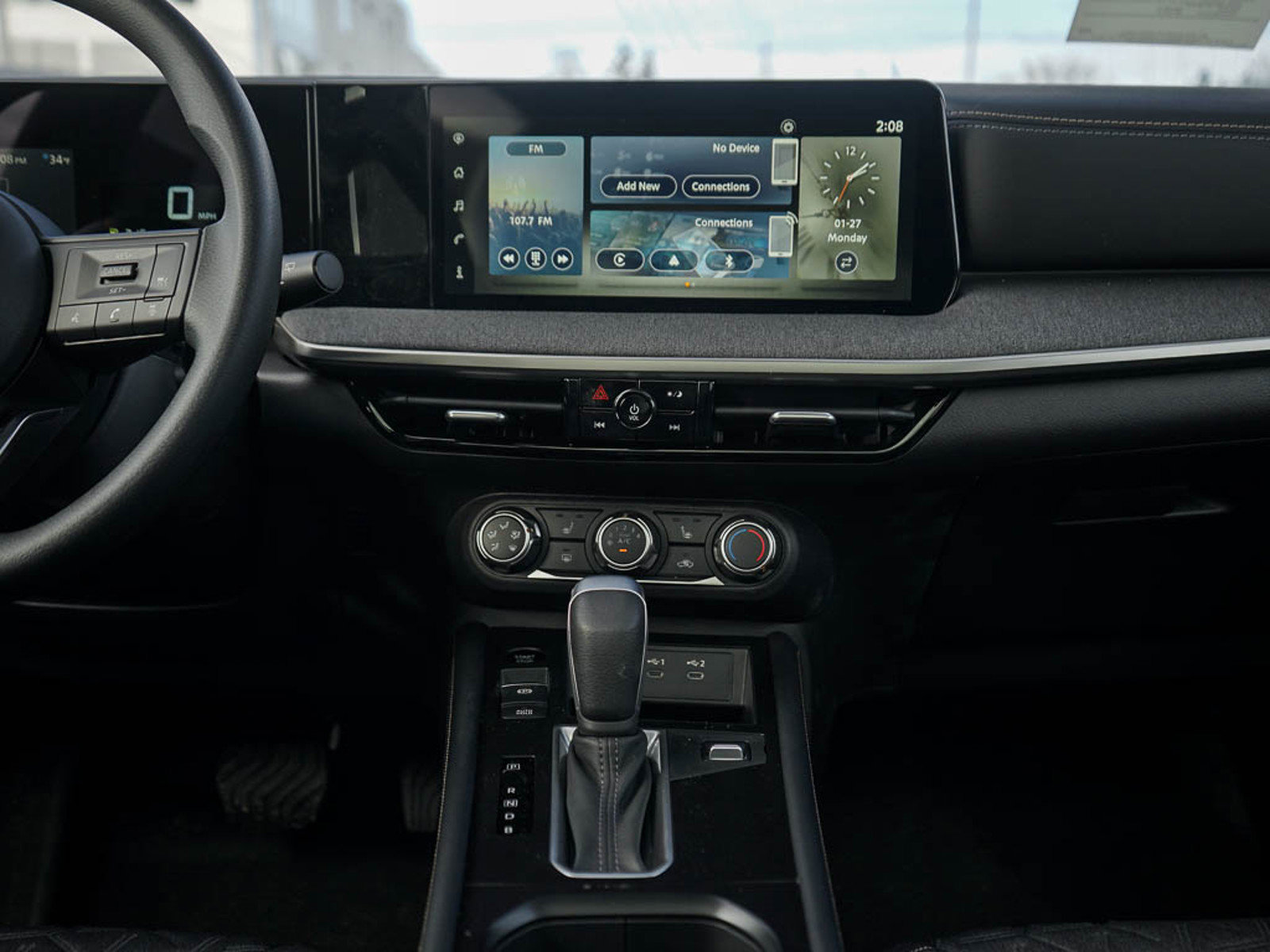 2025 Nissan Kicks SV photo 15