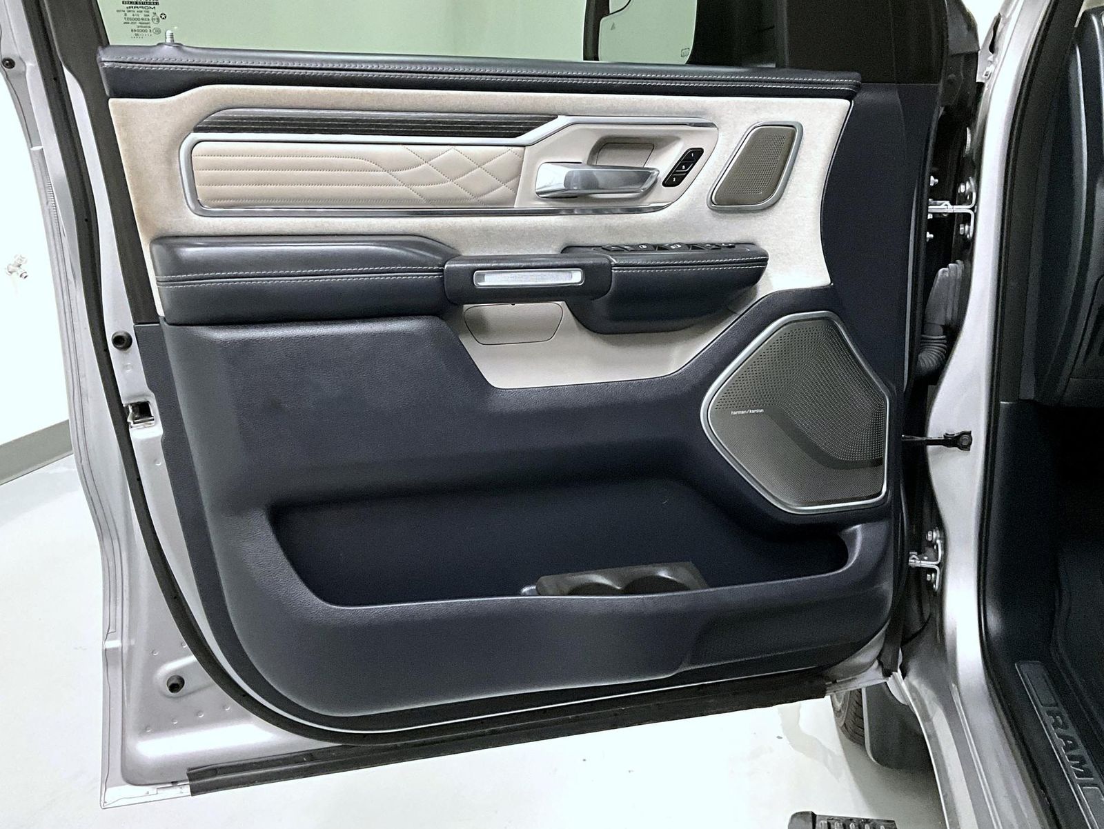 2022 Ram 1500 Limited photo 9