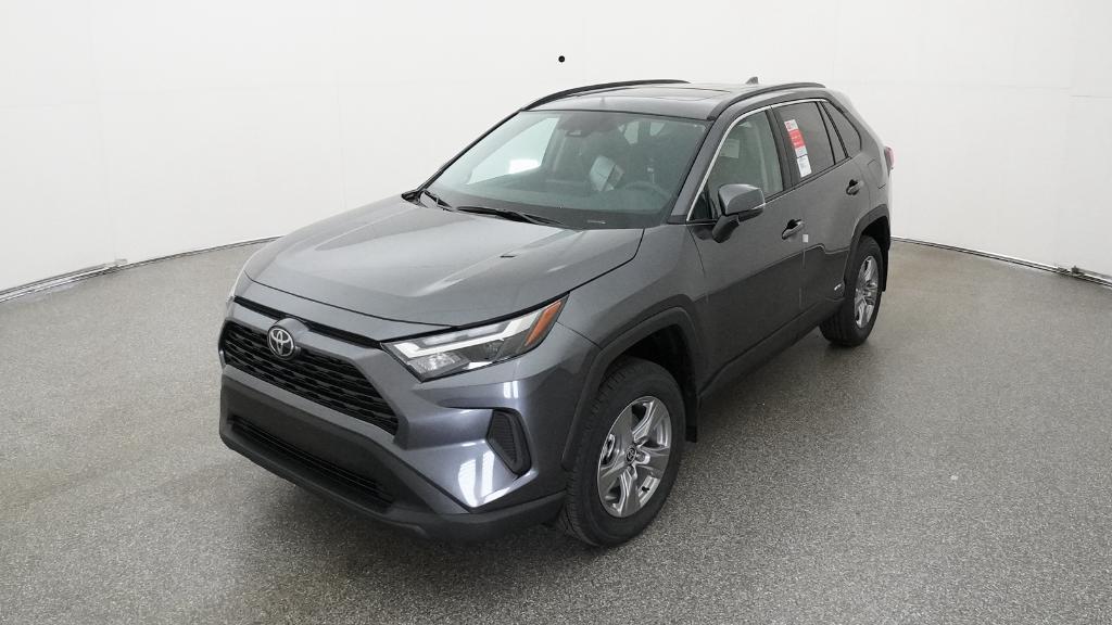 2025 Toyota RAV4 XLE's photo