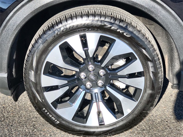 2025 Ford Explorer Platinum photo 2