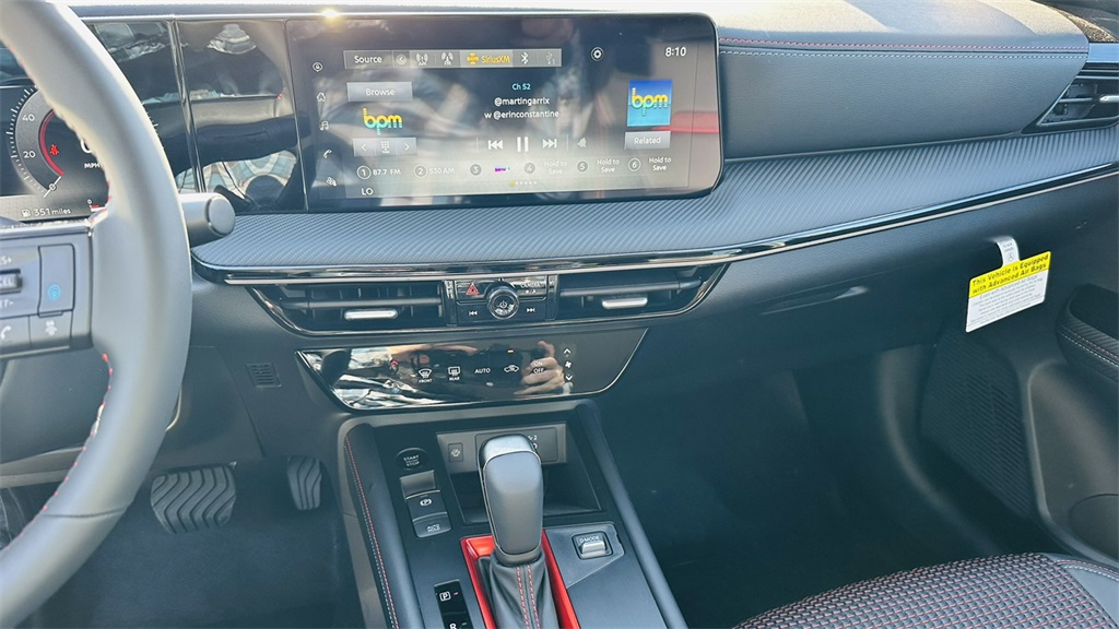 2026 Nissan Kicks SR photo 17