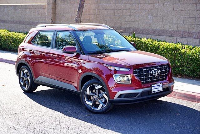 2025 Hyundai Venue Limited photo 3
