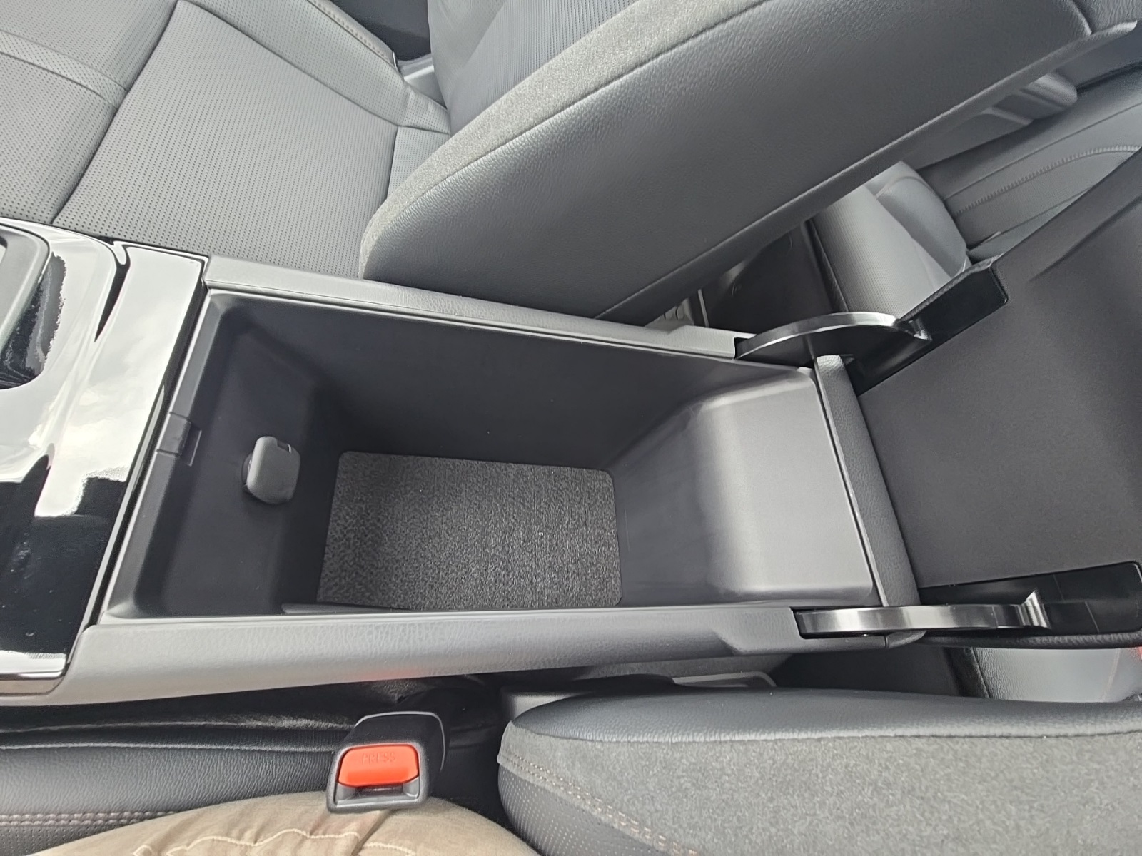 2025 Toyota Camry XLE photo 25
