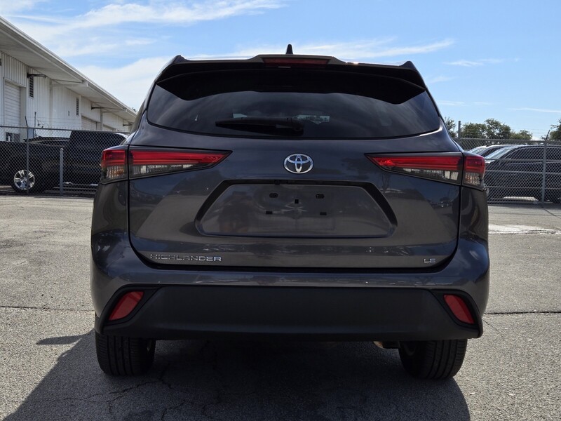 2023 Toyota Highlander L photo 4