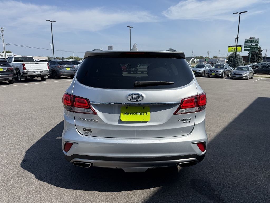 2017 Hyundai Santa Fe Limited photo 3