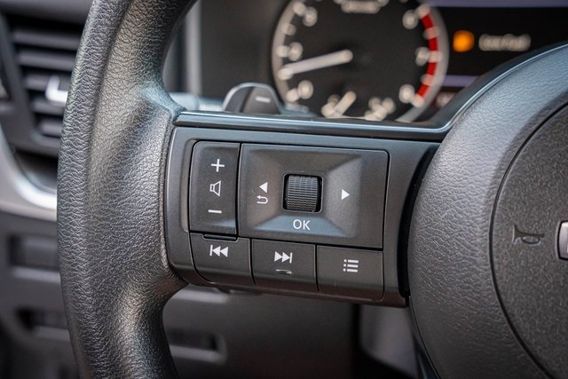 2024 Nissan Rogue SV photo 17