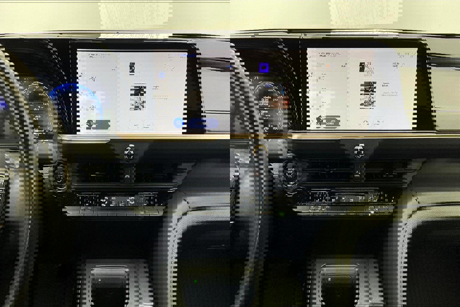 2023 Toyota Crown XLE photo 3