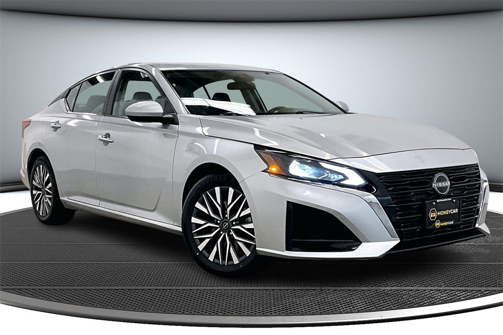 2023 Nissan Altima SV's photo