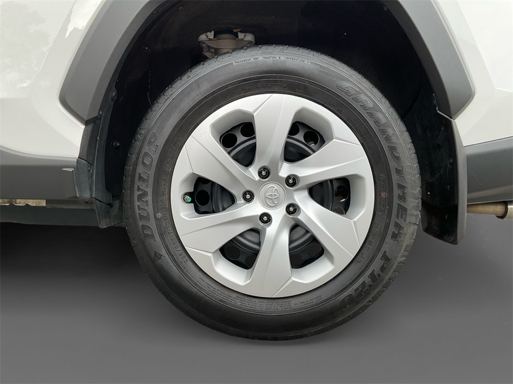 2024 Toyota RAV4 LE photo 9