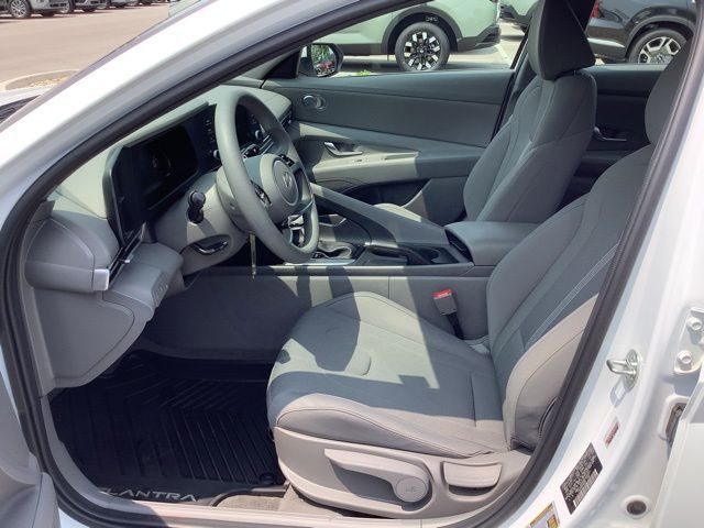 2024 Hyundai Elantra SE photo 9