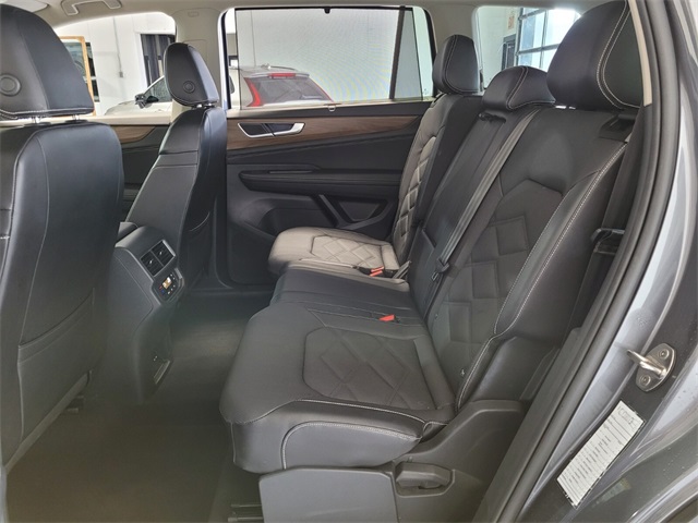 2024 Volkswagen Atlas SE Technology photo 11