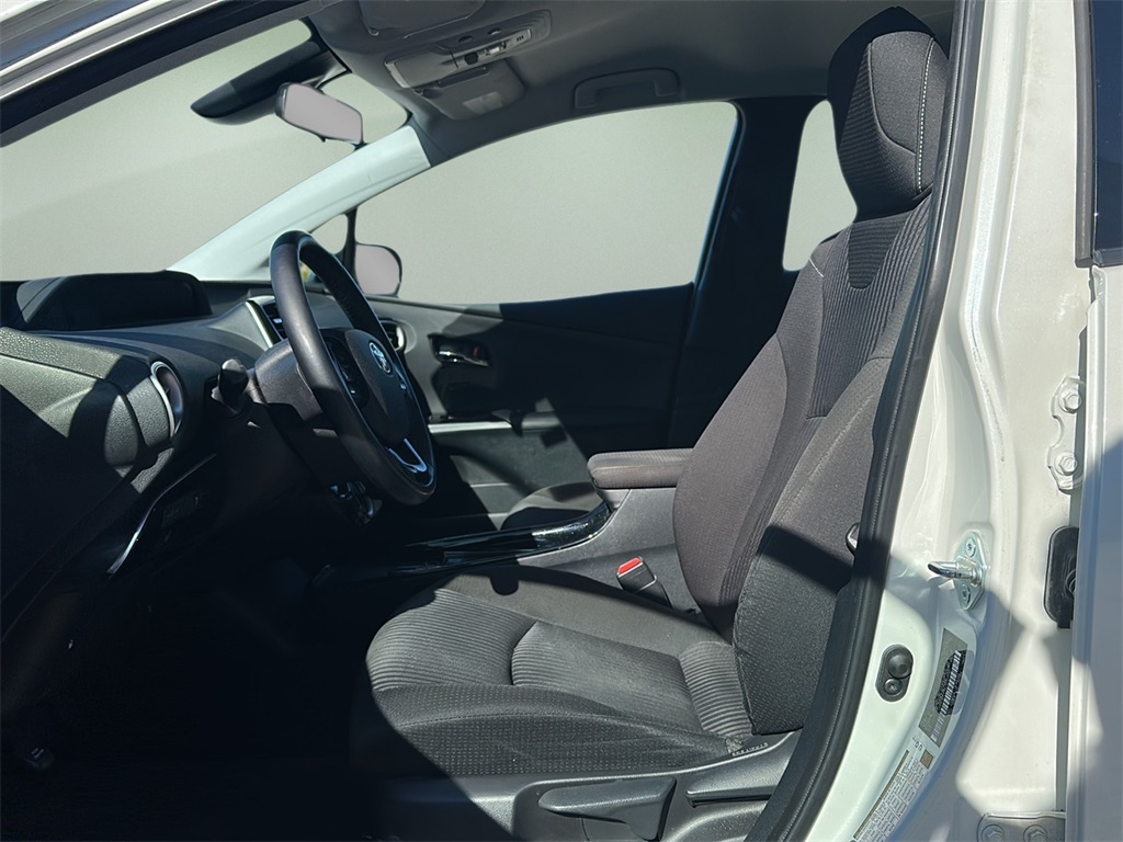 2020 Toyota Prius Prime LE photo 8