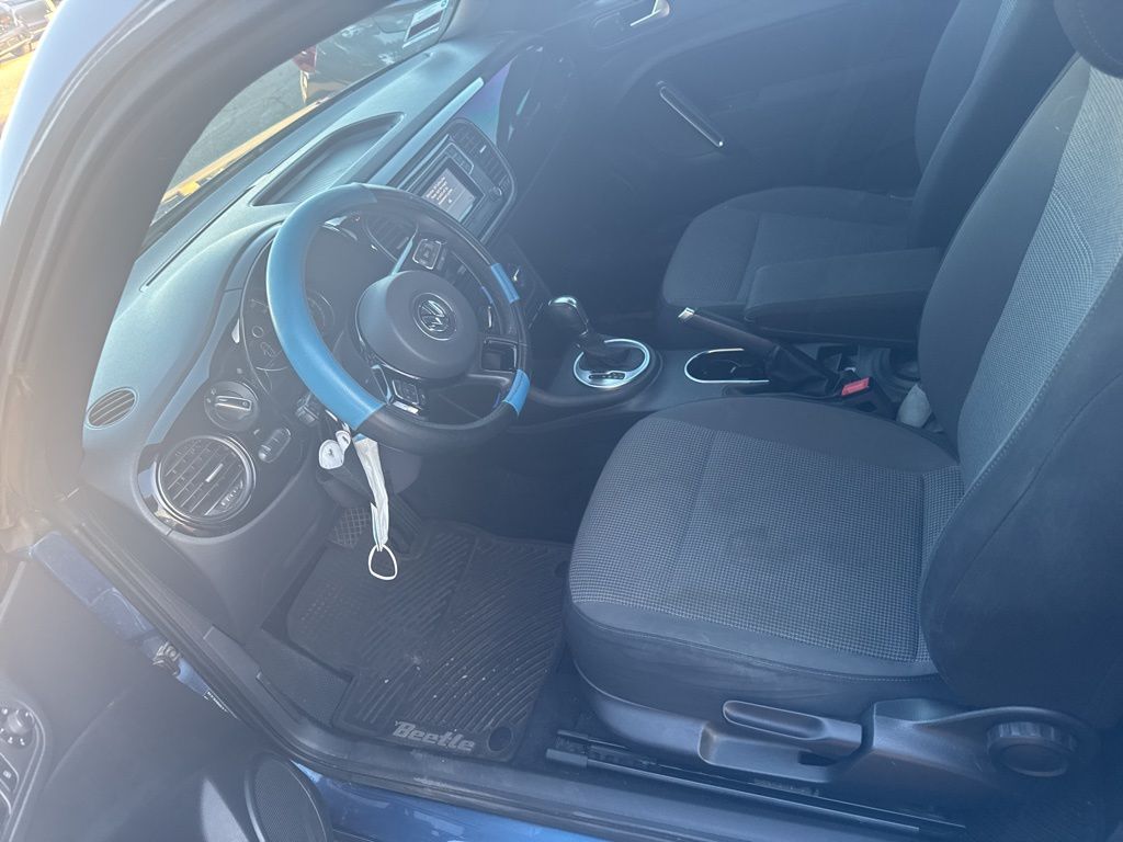 2019 Volkswagen Beetle S photo 3