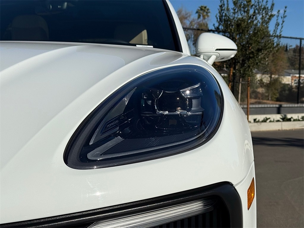 2024 Porsche Macan S photo 3