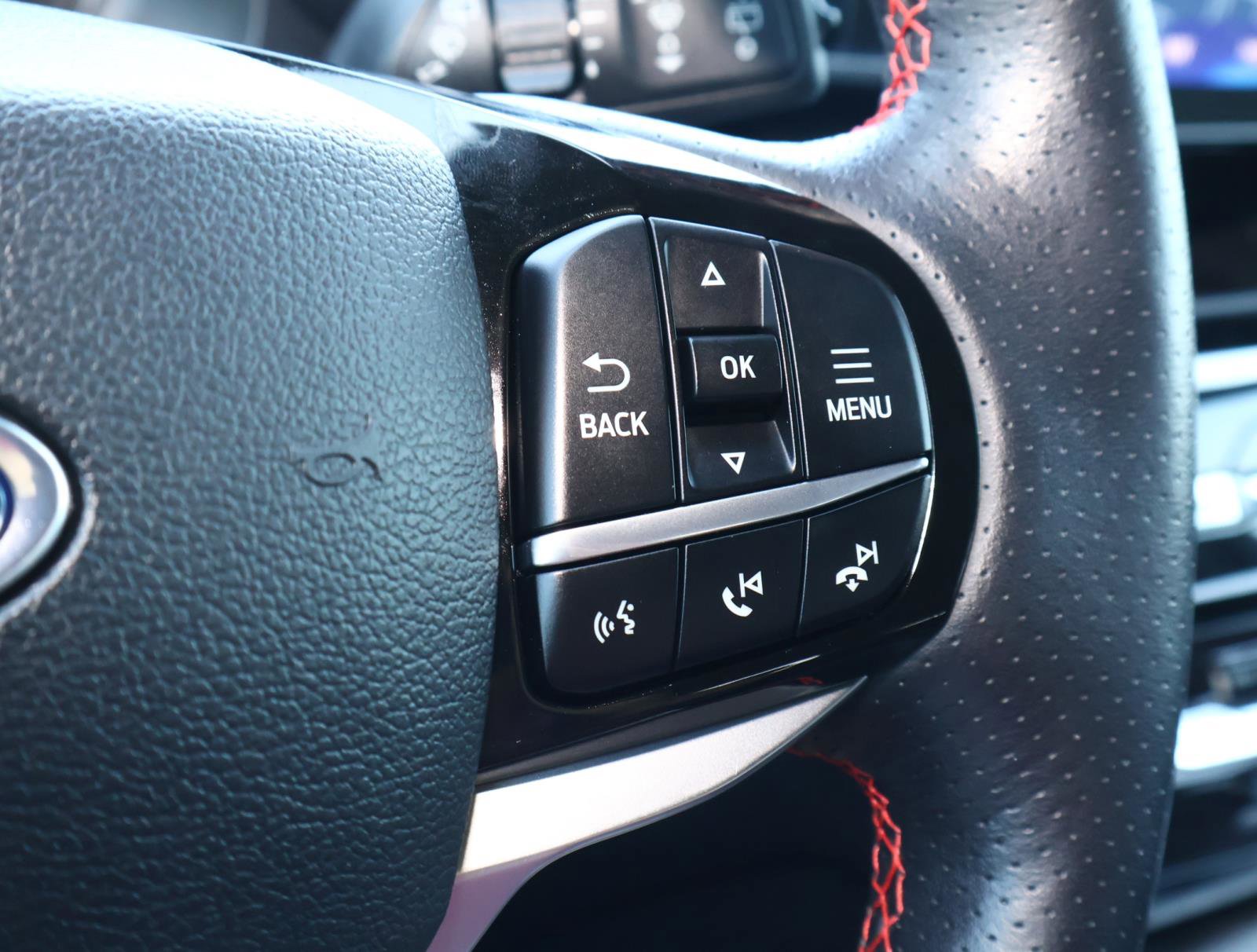 2023 Ford Explorer ST-Line photo 25