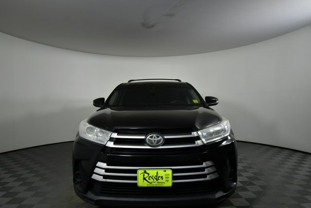 2017 Toyota Highlander LE photo 3