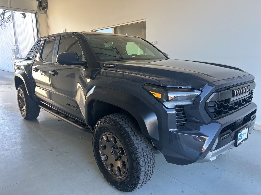 2025 Toyota Tacoma Trailhunter's photo