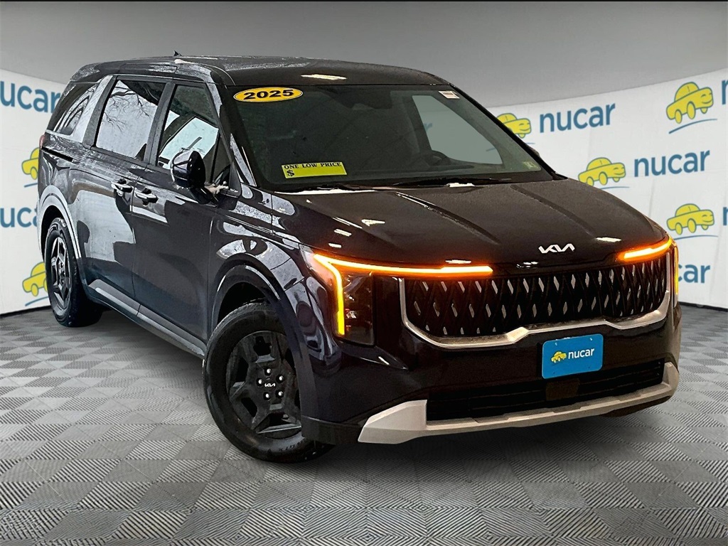2025 Kia Carnival LXS's photo