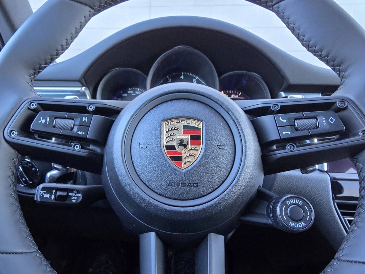 2025 Porsche Macan T photo 17