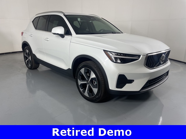 2025 Volvo XC40 Core photo 2