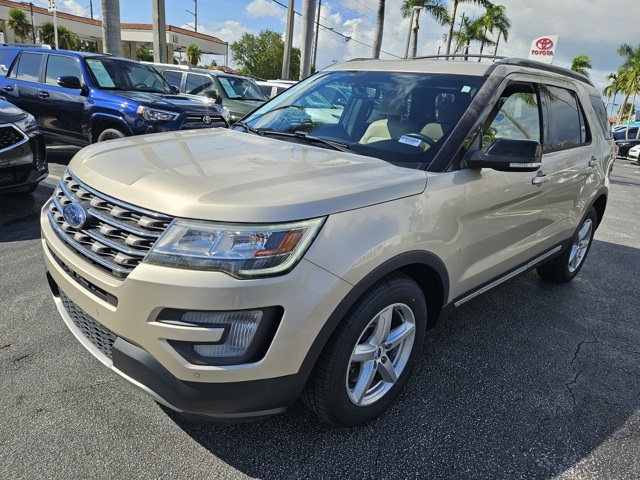 2017 Ford Explorer XLT photo 4