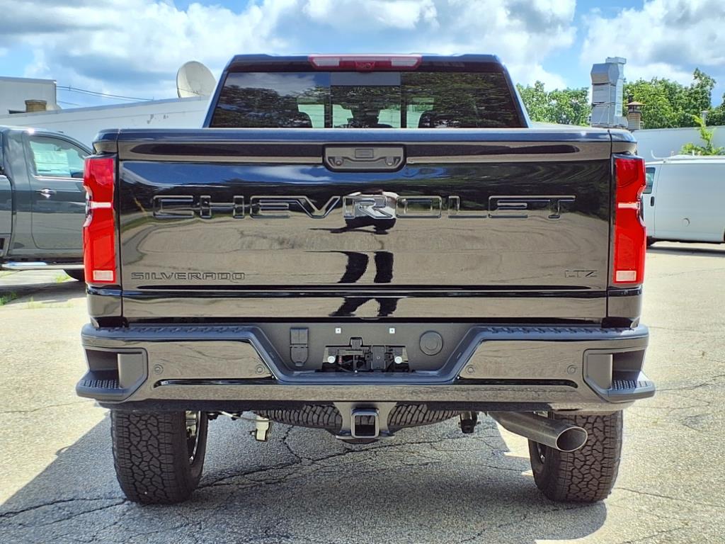 2025 Chevrolet Silverado 2500HD LTZ photo 4