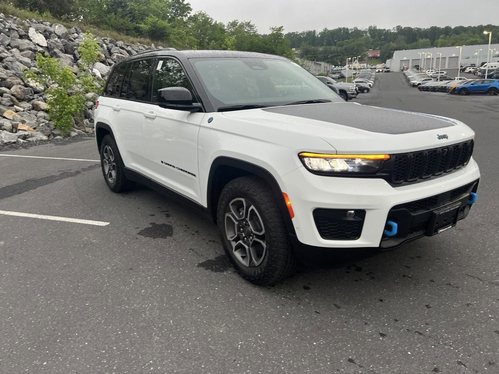 2023 Jeep Cherokee 4xe Trailhawk photo 3