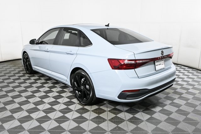 2025 Volkswagen Jetta 1.5T SE photo 4