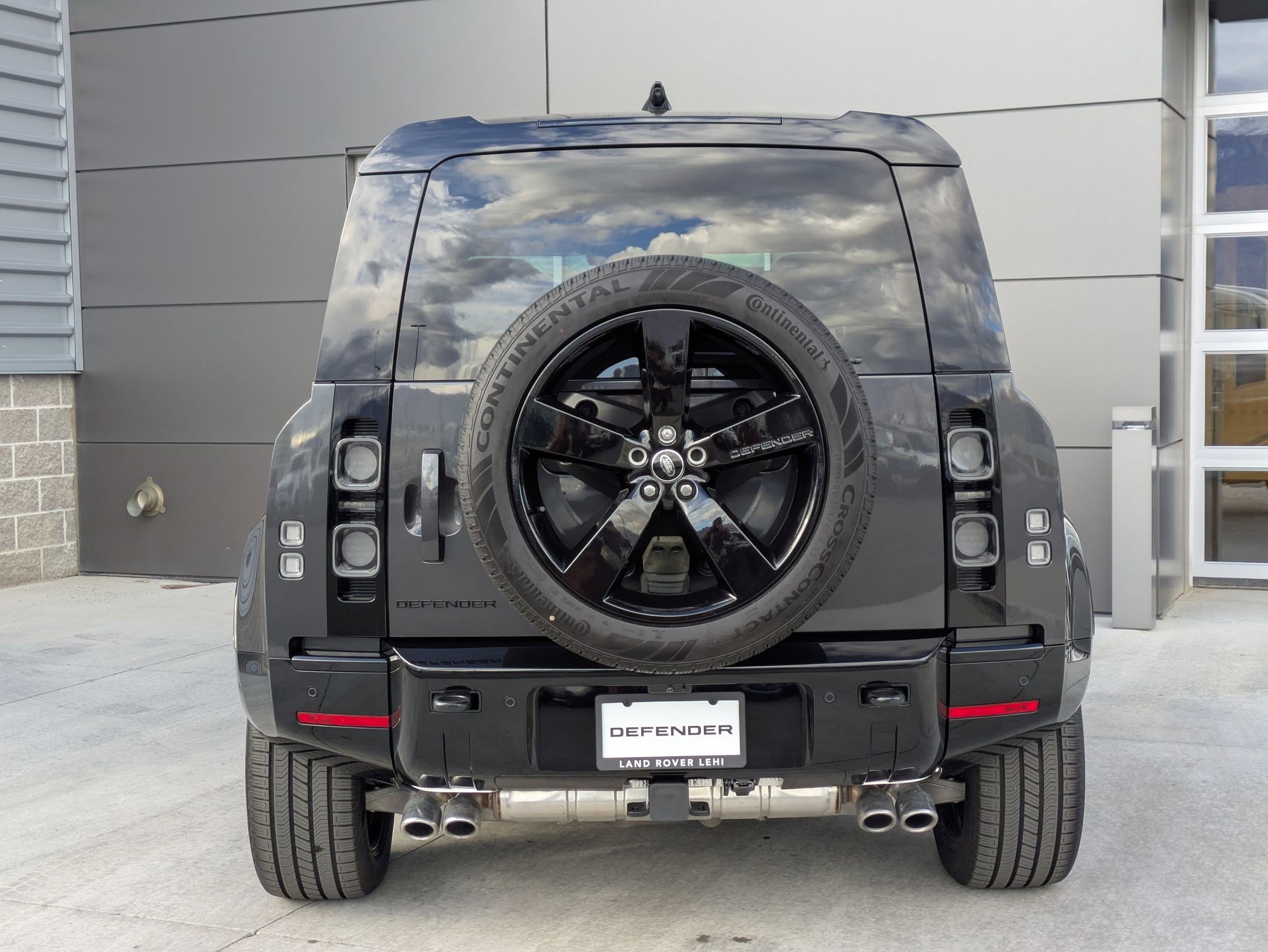 2025 Land Rover Defender 110 V8 photo 4