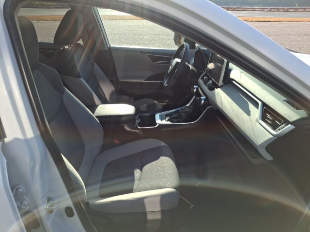 2023 Toyota RAV4 XLE photo 10