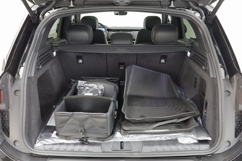 2025 Land Rover Range Rover Sport SE photo 15