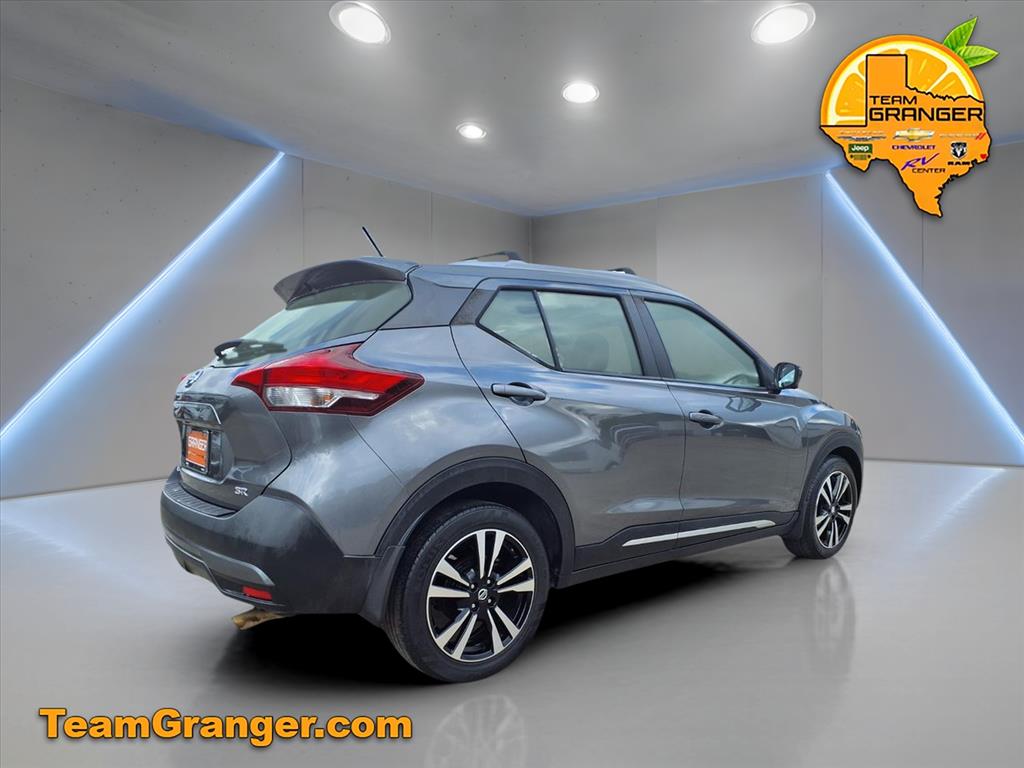 2019 Nissan Kicks SR photo 2