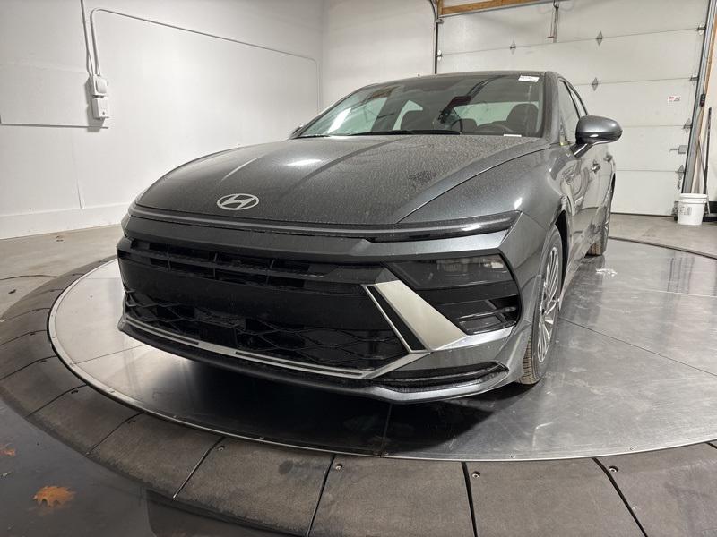 2025 Hyundai Sonata Hybrid SEL photo 3
