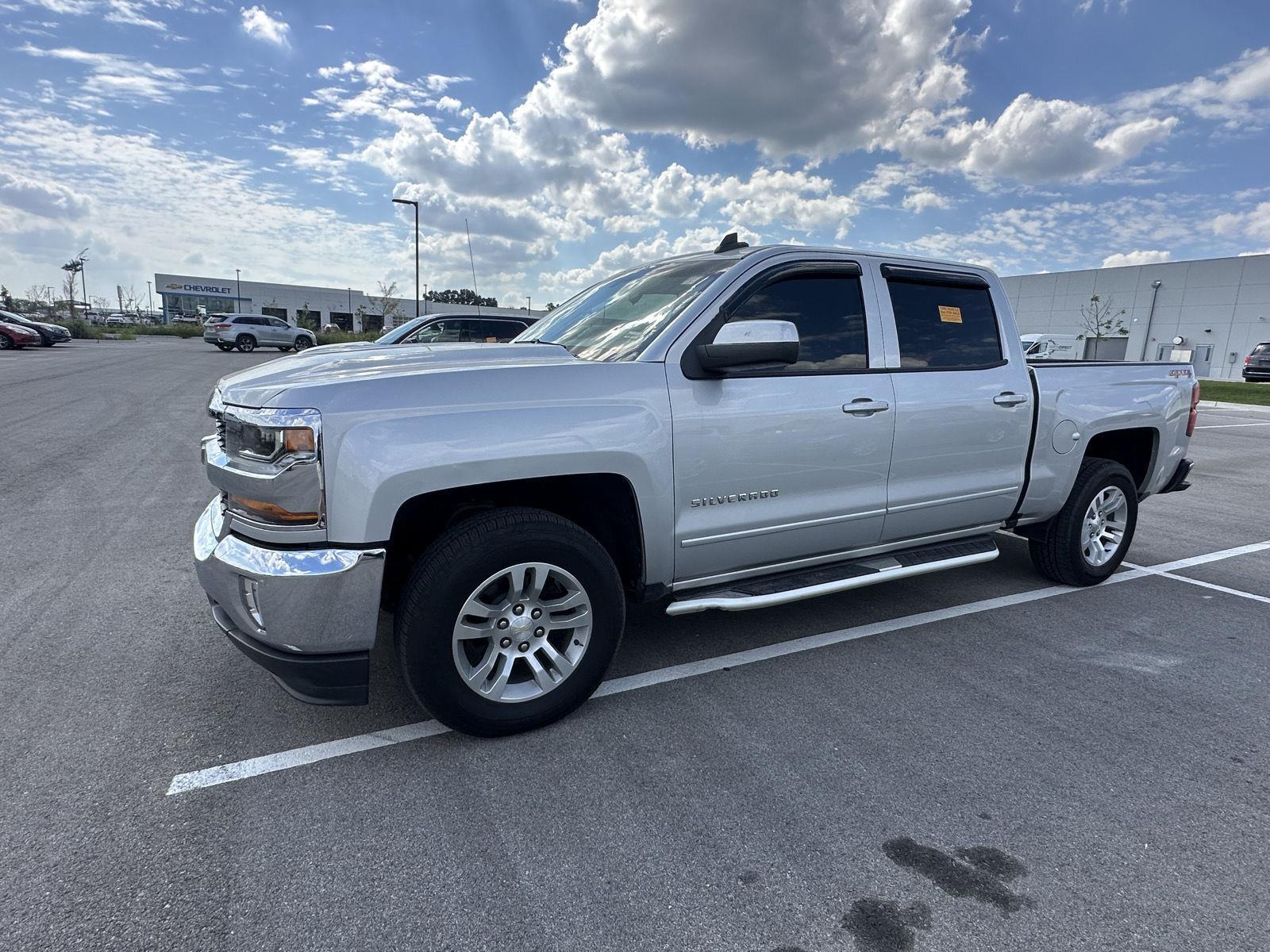 2018 Chevrolet Silverado 1500 LT photo 2