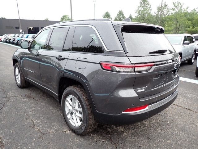 2025 Jeep Grand Cherokee Laredo X photo 3