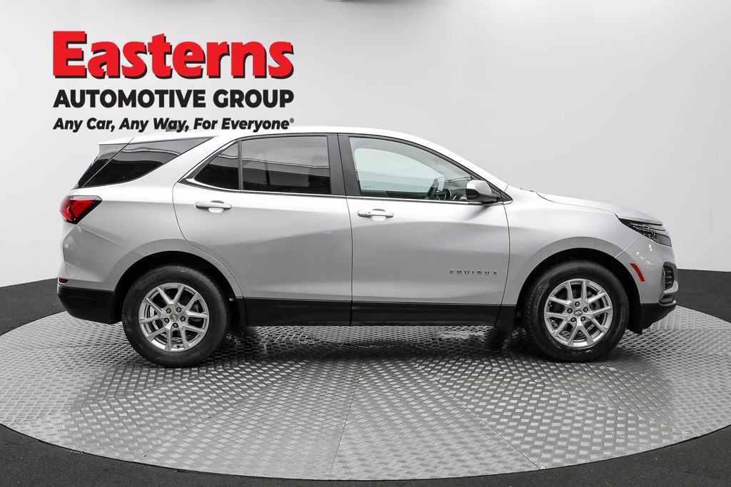 2022 Chevrolet Equinox LT photo 2