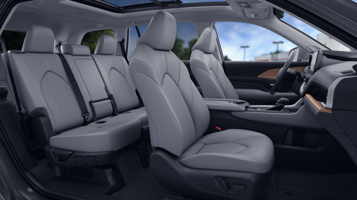 2026 Toyota Highlander Hybrid Limited photo 4