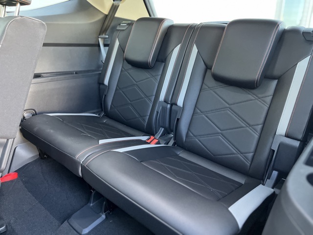 2024 Volkswagen Atlas Peak Edition SE Technology photo 4