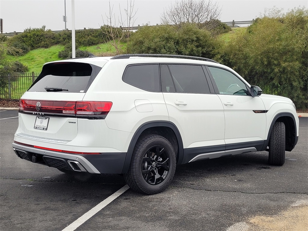2025 Volkswagen Atlas Peak Edition SE photo 3