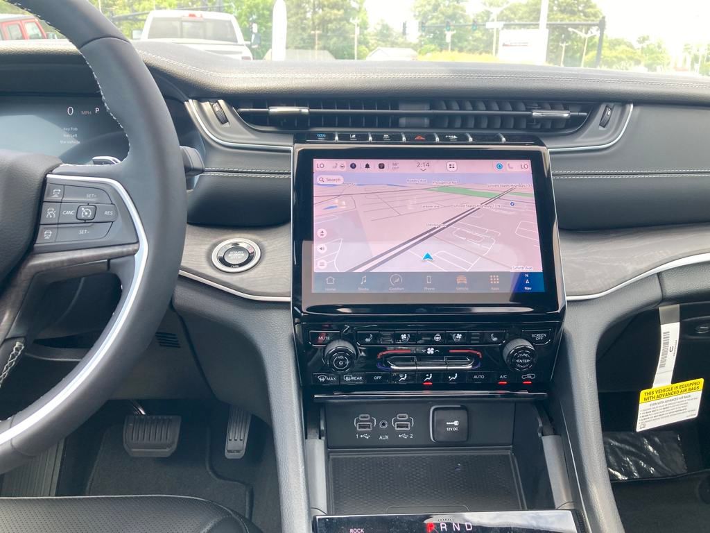 2024 Jeep Cherokee Limited 4xe photo 17