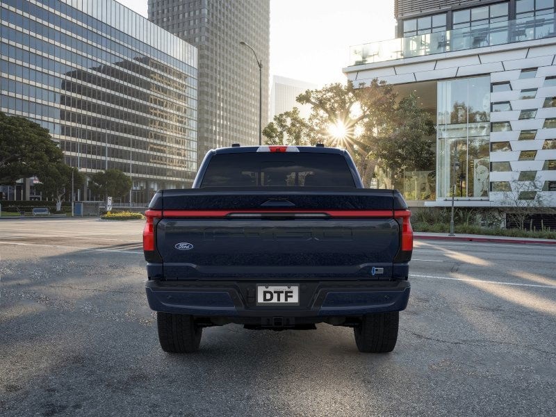 2025 Ford F-150 Lightning Lariat photo 4