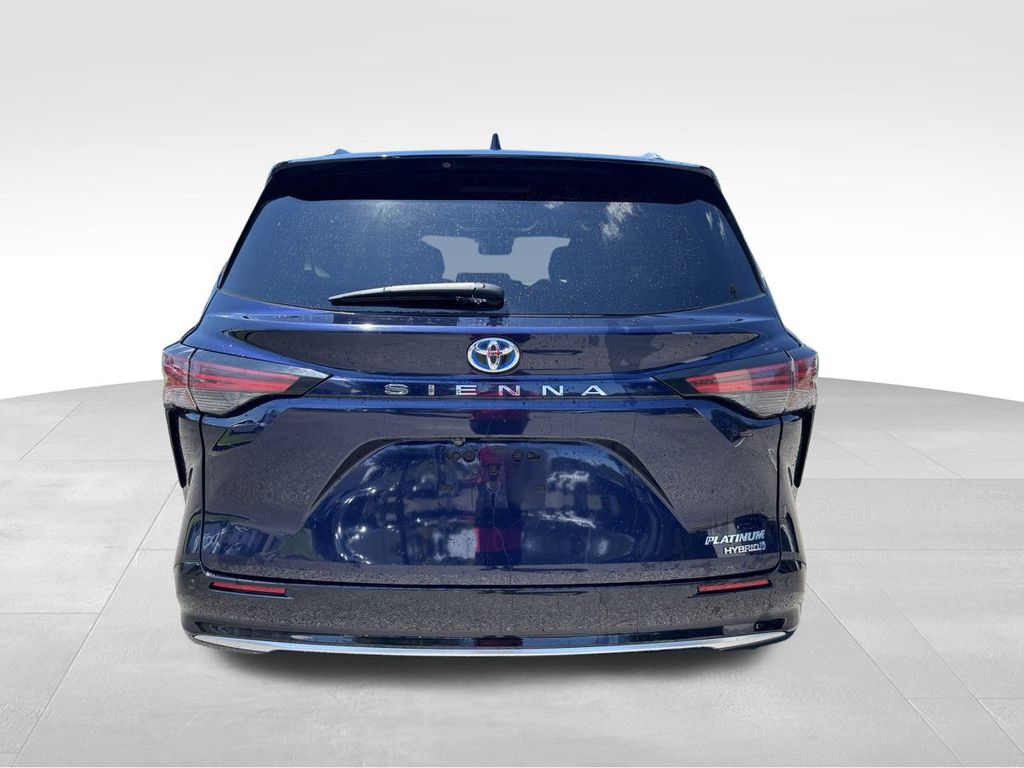 2022 Toyota Sienna Platinum photo 2